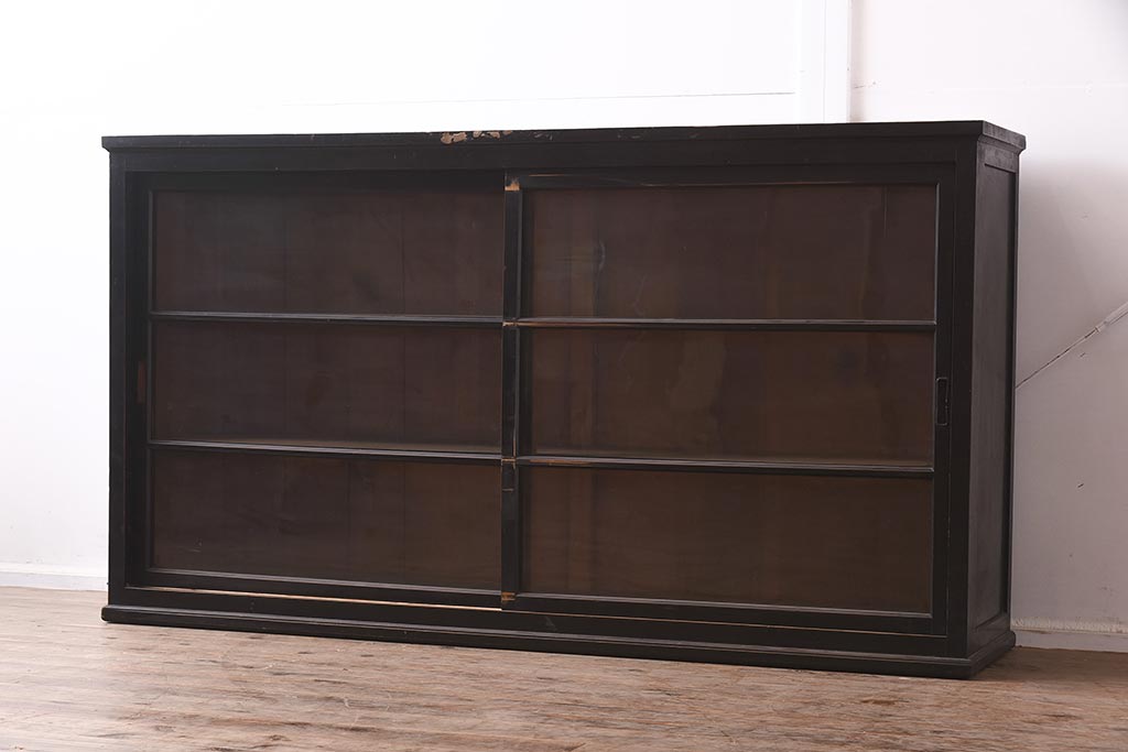 アンティーク家具　和製アンティーク　昭和初期　黒塗りがシックなガラス戸棚(食器棚、キャビネット)(R-042664)