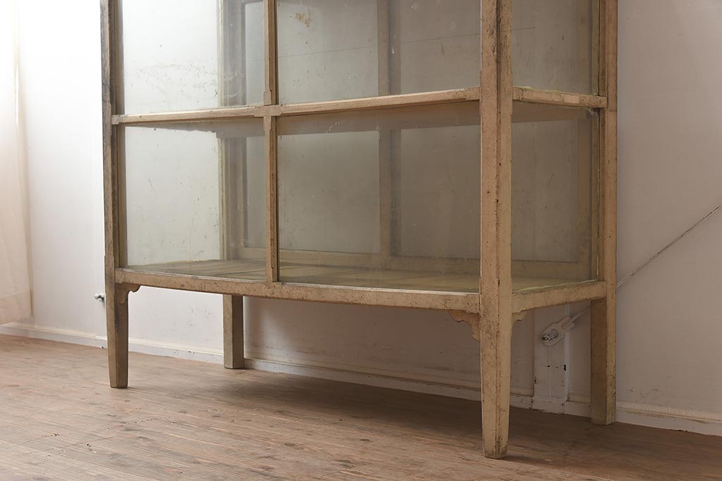 アンティーク家具　シャビーシックな空間におすすめな味わい深いガラスケース(ショーケース、陳列棚)(R-042704)