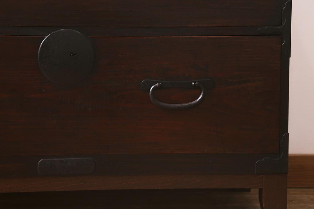 アンティーク家具　脚付きリメイク　和空間におすすめな箪笥ローボード(ローチェスト、テレビ台)(R-042707)