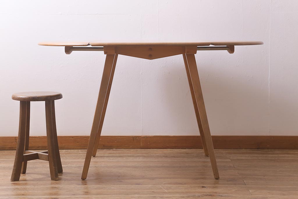 ヴィンテージ家具　イギリスビンテージ　ERCOL(アーコール)　ウィンザードロップリーフテーブル(バタフライテーブル、ラウンドテーブル)(R-042709)