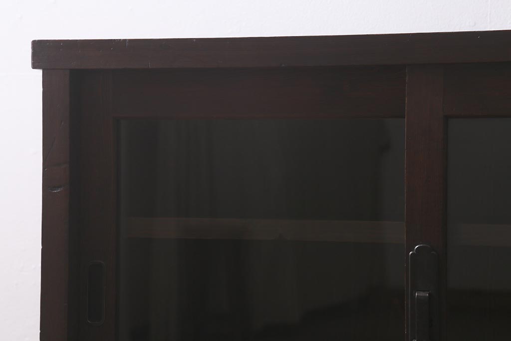 アンティーク家具　引き出し付き　和の雰囲気漂うガラス戸棚(収納棚、キャビネット)(R-042712)