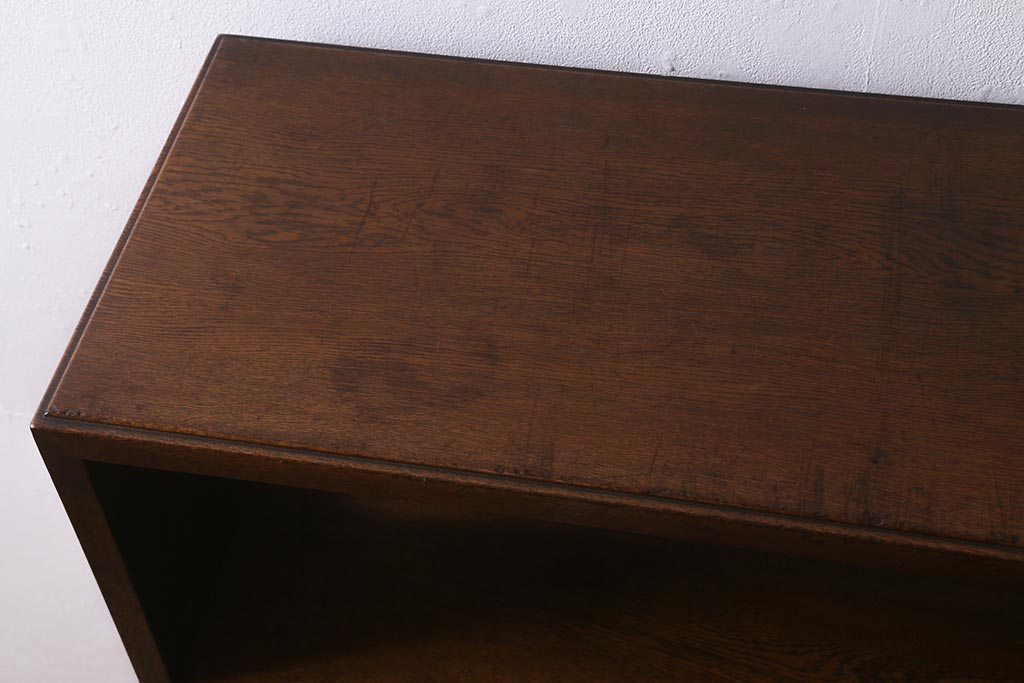 レトロ家具　昭和正期　上手物　透かし彫りの意匠がおしゃれなナラ材製の本箱(ブックケース、収納棚、飾り棚、キャビネット)(R-042721)