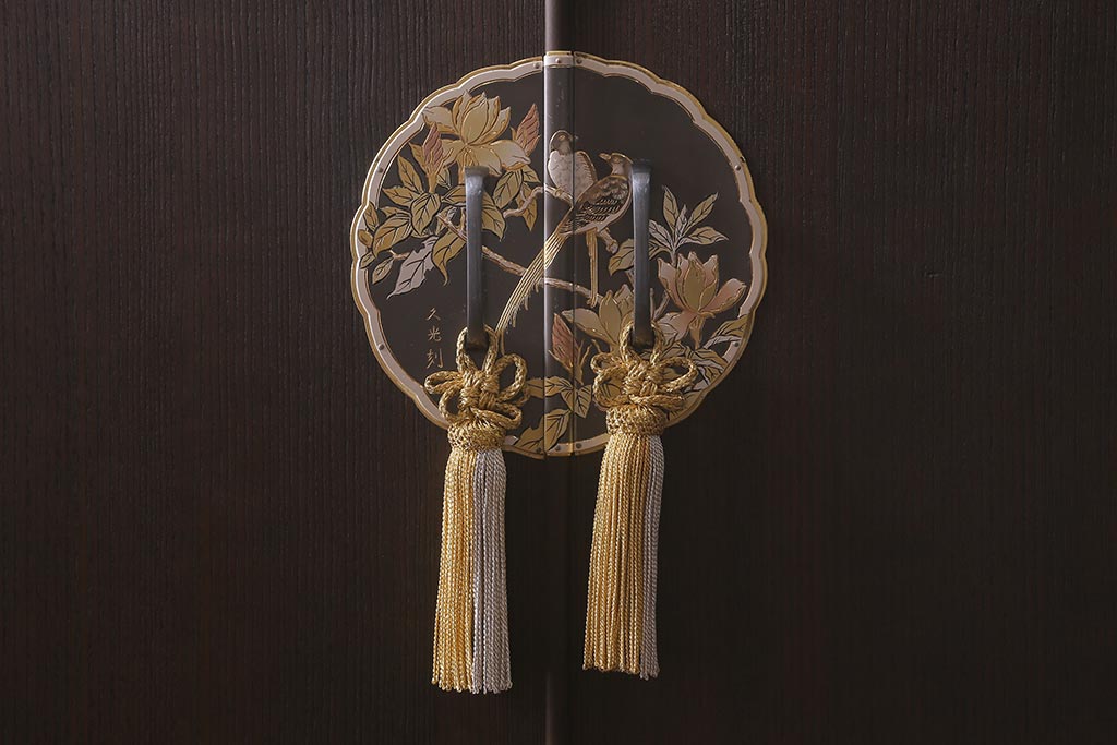 中古　伝統工芸品　長谷川浅次謹作　久光刻　衣装盆付き　花鳥図の前飾りが素敵な重ね加茂総桐箪笥(総桐たんす、和タンス、衣装箪笥、着物箪笥)(定価約120万円)(R-042722)