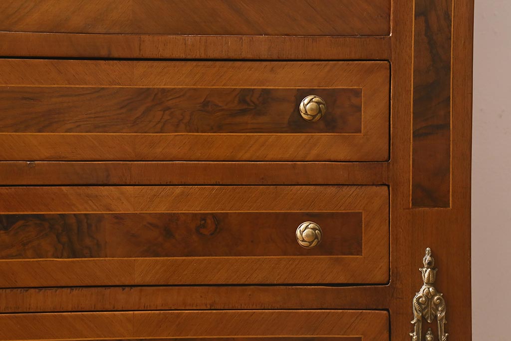中古　イタリア家具　真鍮装飾　象嵌　凝った意匠がおしゃれなキャビネット(飾り棚、戸棚)(定価約68万円)(R-042729)