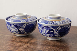 古民具・骨董　明治期　伊万里焼　染付蓋茶碗2客セット(和食器)(R-042741)