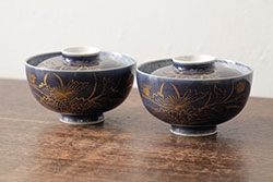 江戸期　古伊万里　瑠璃金彩花文蓋茶碗2客セット(和食器)(R-042745)