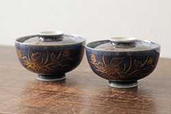 江戸期　古伊万里　瑠璃金彩花文蓋茶碗2客セット(和食器)(R-042746)