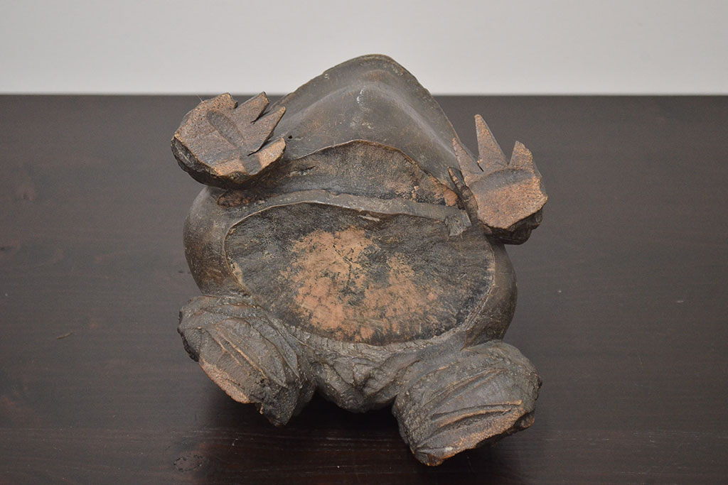 アンティーク雑貨　古い木彫りの蛙　置物　竹根　彫刻　民芸品　中国唐物?(R-042801)