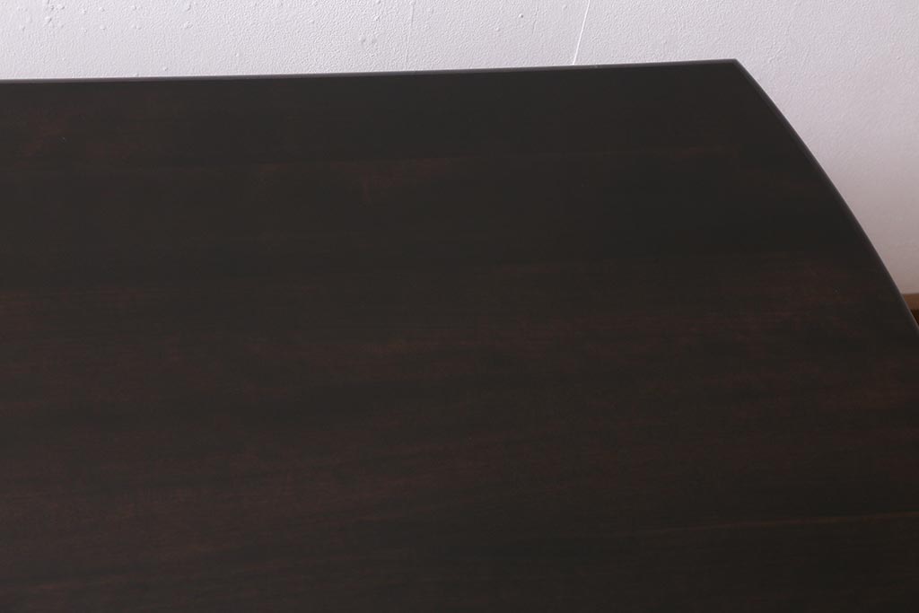 ビンテージ家具　北海道民芸家具　脚のデザインが魅力のシックな4人掛けダイニングテーブル(机)(R-042814)