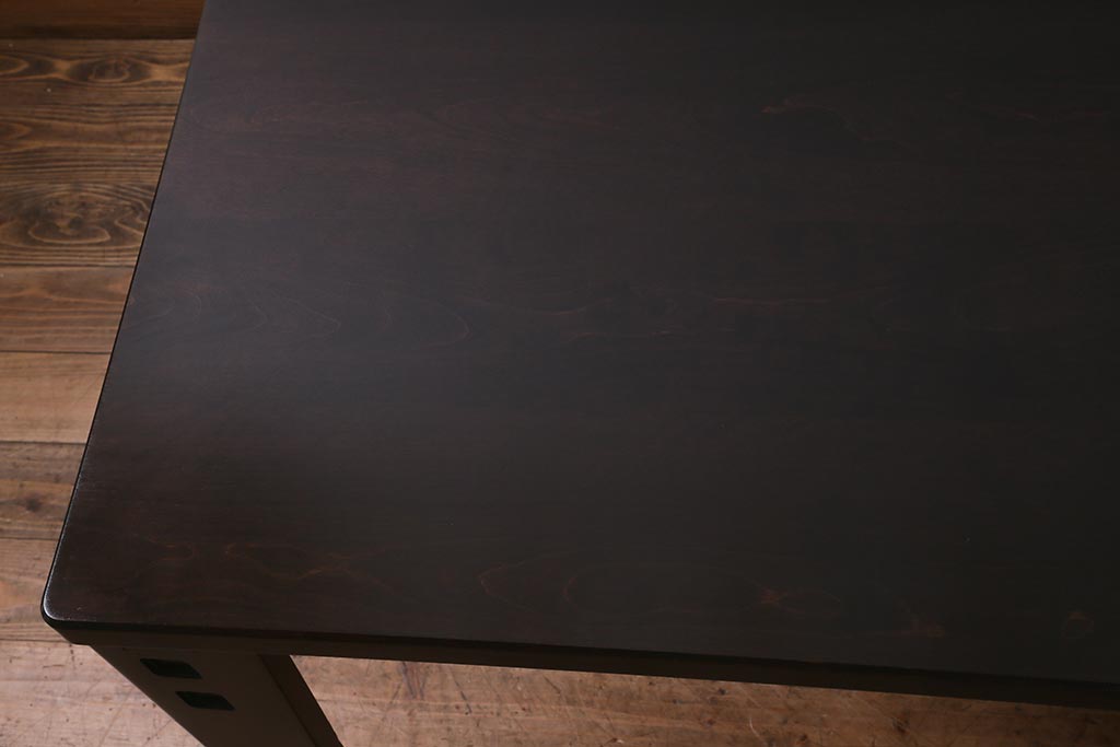ビンテージ家具　北海道民芸家具　モダンなデザインの4人掛けダイニングテーブル(机)(R-042815)