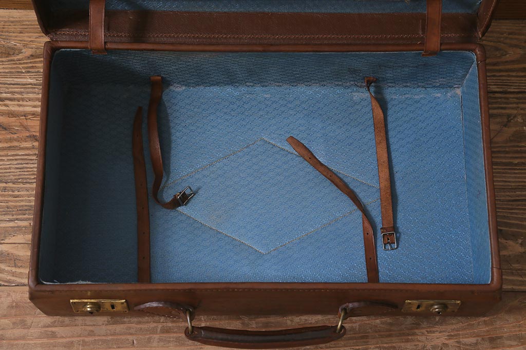 アンティーク雑貨　本革　レトロな魅力が漂うトランク(鞄、カバン、収納、ディスプレイ)(R-042823)