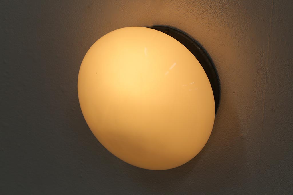 アンティーク照明　昭和レトロ　コロンとしたフォルムが可愛らしいシーリングライト(天井照明、壁掛け照明)(R-042857)