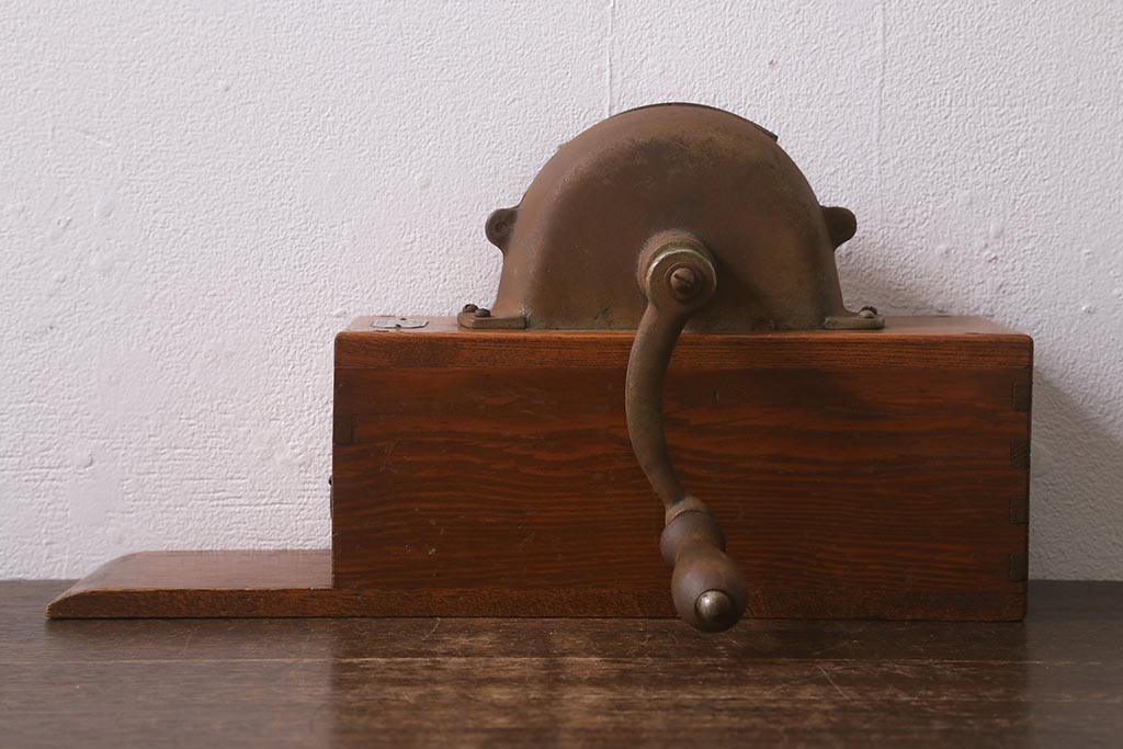 アンティーク雑貨　昭和レトロ　手廻式鰹節削器(古道具)(R-042867)