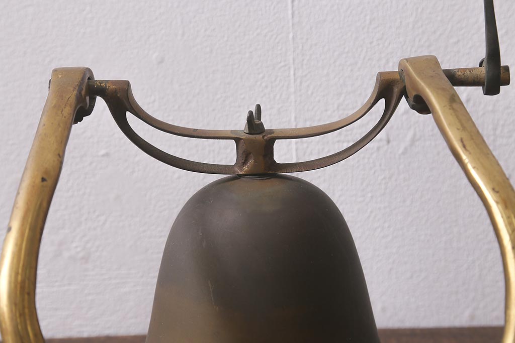 ヴィンテージ雑貨　イギリスビンテージ　真鍮・銅　牛のモチーフが目を引くドアベル(鐘)(R-042870)