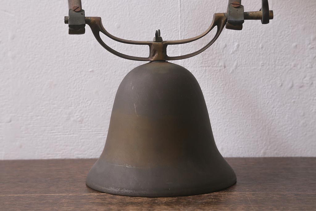 ヴィンテージ雑貨　イギリスビンテージ　真鍮・銅　牛のモチーフが目を引くドアベル(鐘)(R-042870)