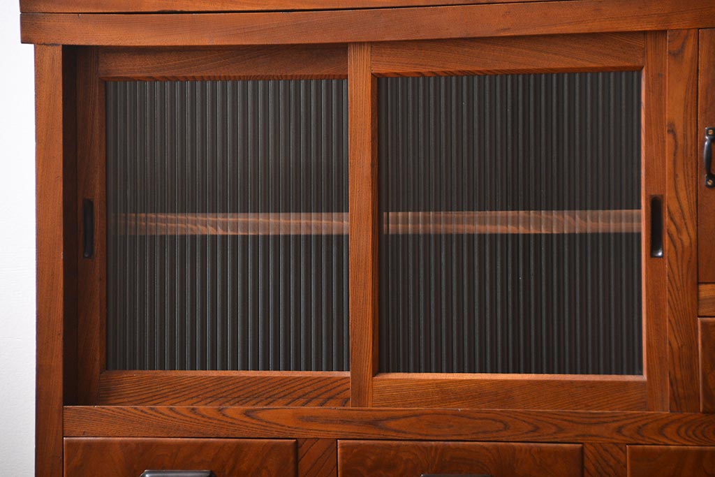 和製アンティーク　昭和初期　ケヤキ材　モールガラス　昭和レトロな雰囲気漂う重ね水屋箪笥(食器棚、カップボード、収納棚、リビングボード)(R-042873)