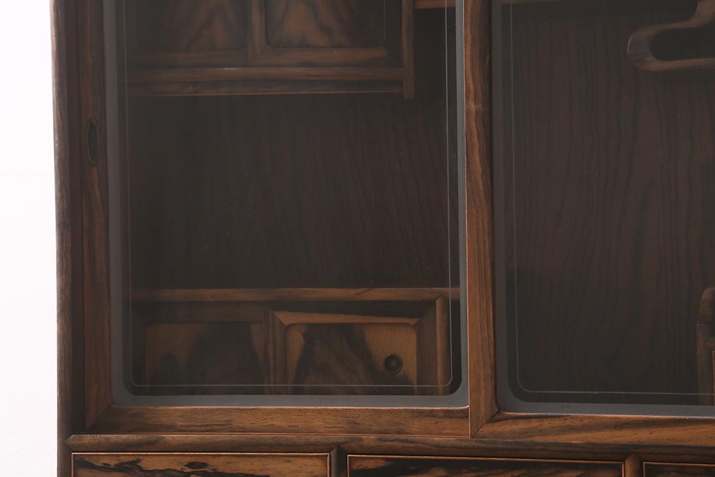 ヴィンテージ家具　和製ビンテージ　前面黒柿材　中桐材　上手物　黒い杢目が渋さ醸し出す茶箪笥(茶棚、飾り棚、戸棚、収納棚)(R-042885)