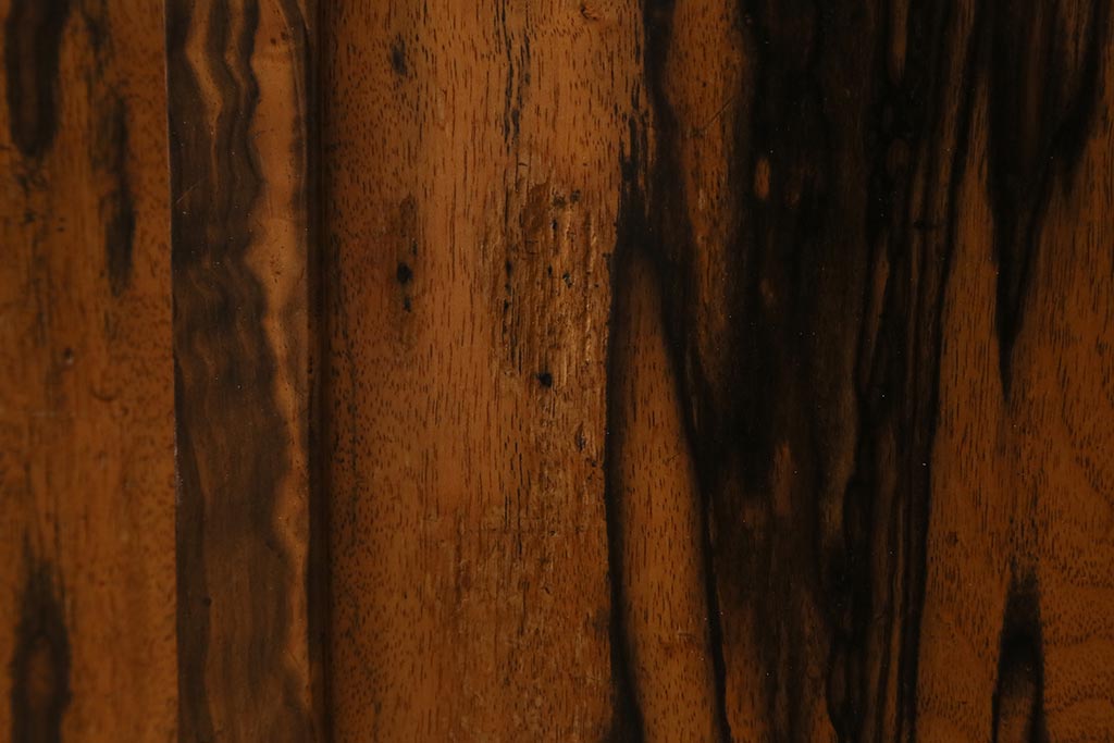 ヴィンテージ家具　和製ビンテージ　前面黒柿材　中桐材　上手物　黒い杢目が渋さ醸し出す茶箪笥(茶棚、飾り棚、戸棚、収納棚)(R-042885)
