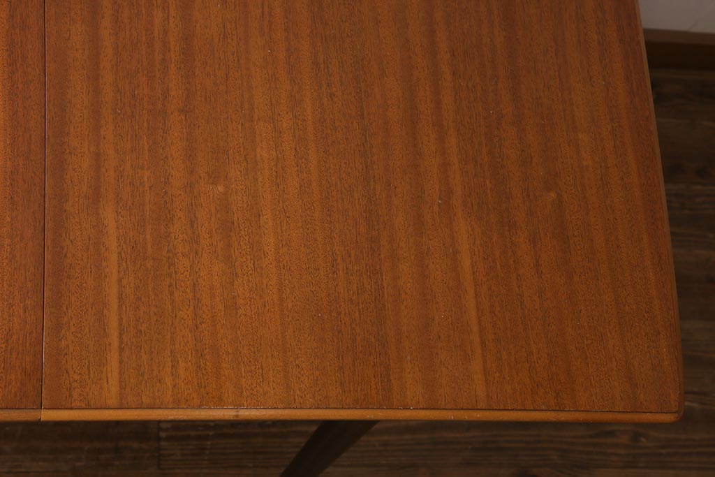 ヴィンテージ家具　北欧ビンテージ　黒塗りの脚がモダンなエクステンションテーブル(ダイニングテーブル、拡張式テーブル)(R-042887)
