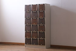 ラフジュ工房オリジナル　6×3マス　古材リメイク　モミの木　ホワイトのペイントが可愛らしいパタパタ扉のマス目棚(収納棚、下駄箱)(R-042892)