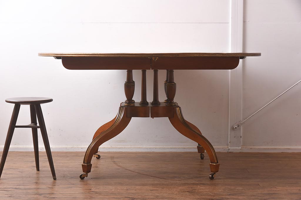 展示品　IDC大塚家具　Baker(ベーカー社)　1939　パイン材　エクステンションテーブル(ダイニングテーブル、ラウンドテーブル)(定価約80万円)(R-042897)
