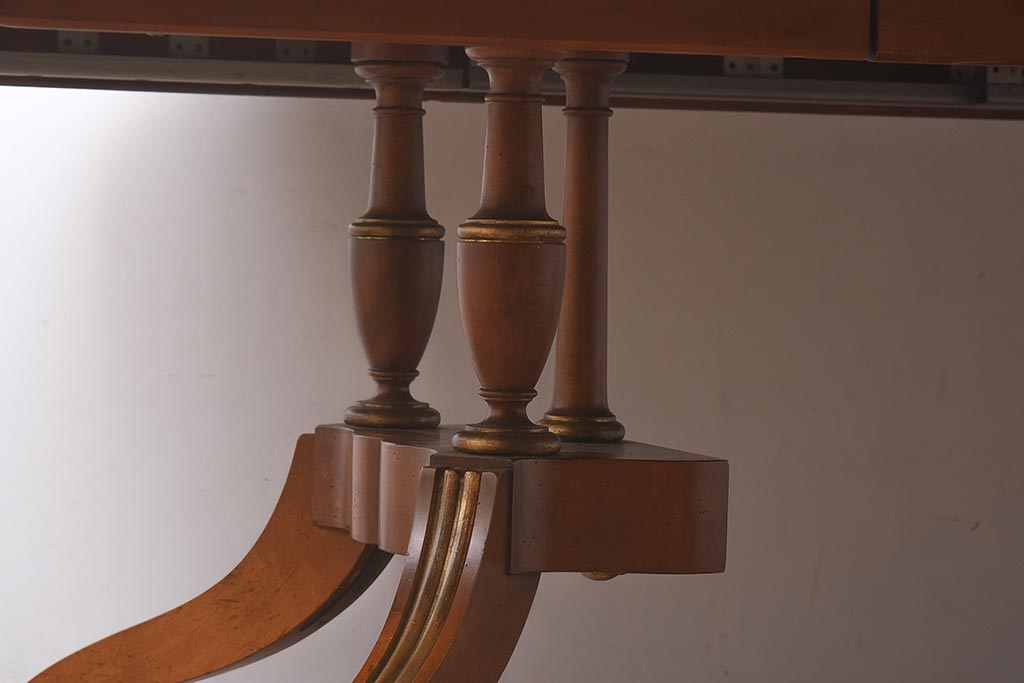 展示品　IDC大塚家具　Baker(ベーカー社)　1939　パイン材　エクステンションテーブル(ダイニングテーブル、ラウンドテーブル)(定価約80万円)(R-042897)