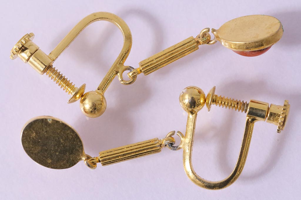 ビンテージアクセサリー　日本製　オレンジカラーがアクセントのゆらゆらイヤリング(R-042928)