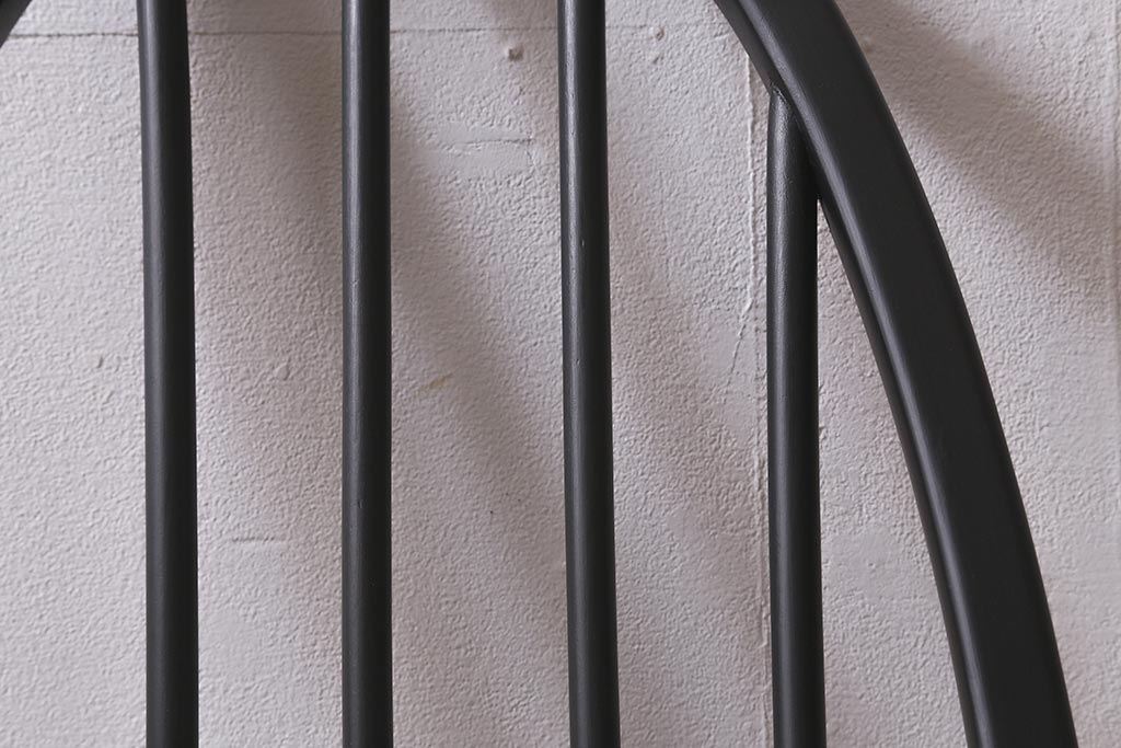 ヴィンテージ家具　ERCOL(アーコール)　ペイント　ブラックカラーが格好良いクエーカーチェア(ダイニングチェア、椅子、ビンテージ)(R-042943)