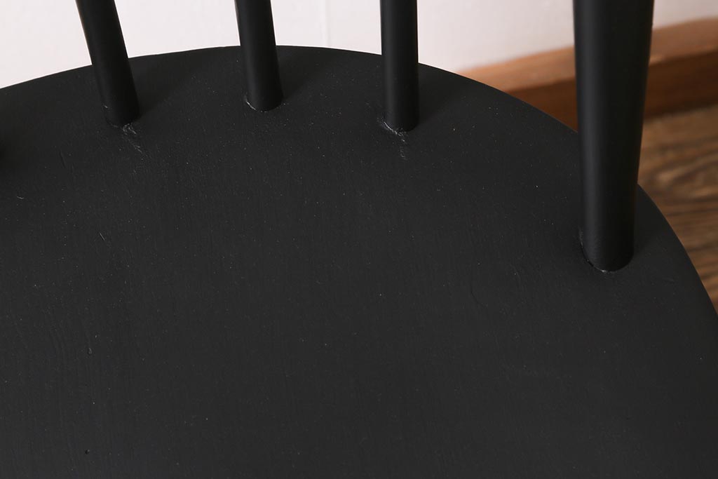 ヴィンテージ家具　ERCOL(アーコール)　ペイント　ブラックカラーが格好良いクエーカーチェア(ダイニングチェア、椅子、ビンテージ)(R-042943)