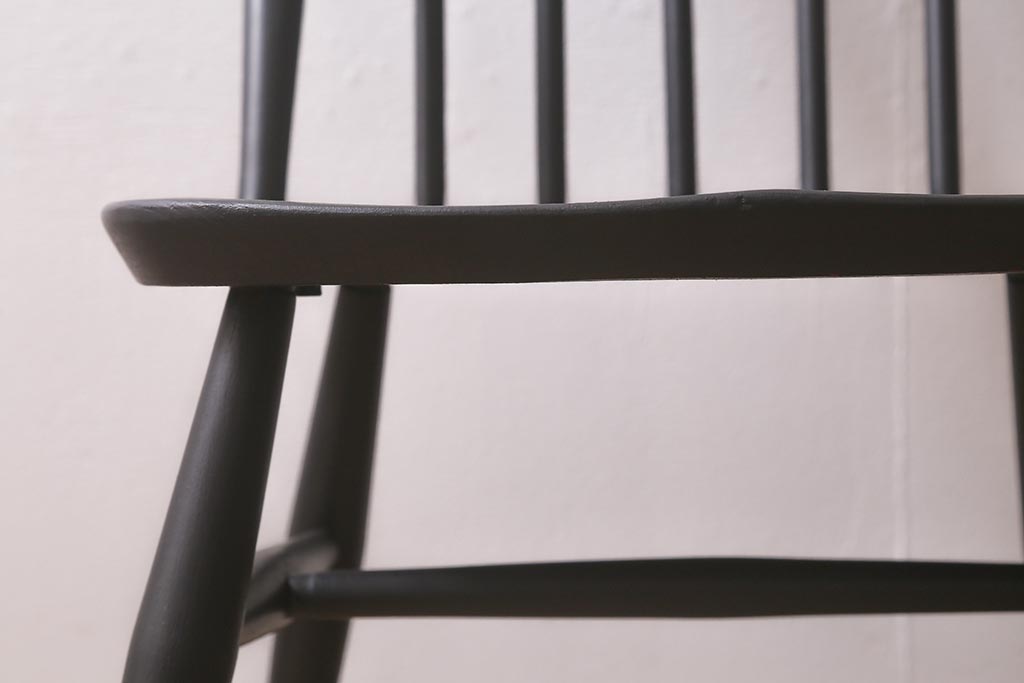 ヴィンテージ家具　ERCOL(アーコール)　ペイント　ブラックカラーが格好良いクエーカーチェア(ダイニングチェア、椅子、ビンテージ)(R-042943)