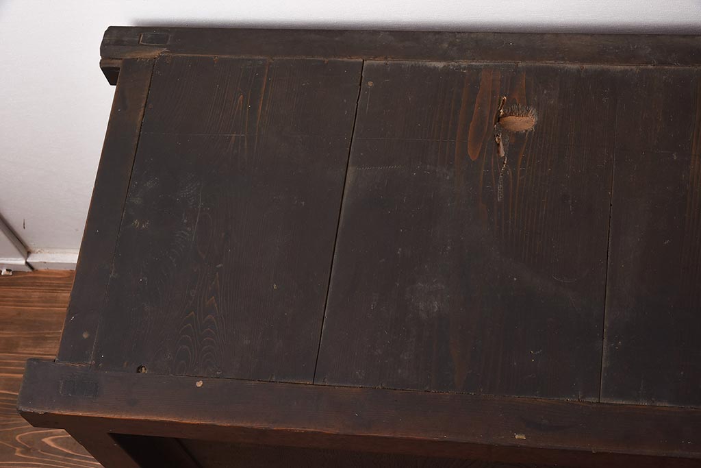 アンティーク家具　和製アンティーク　明治大正期　前面ヒノキ材　モダンな雰囲気漂う小ぶりな水屋箪笥サイドボード(収納棚、戸棚)(R-042947)