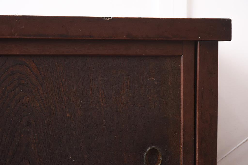 アンティーク家具　和製アンティーク　明治大正期　前面ヒノキ材　モダンな雰囲気漂う小ぶりな水屋箪笥(収納棚、戸棚)(R-042949)
