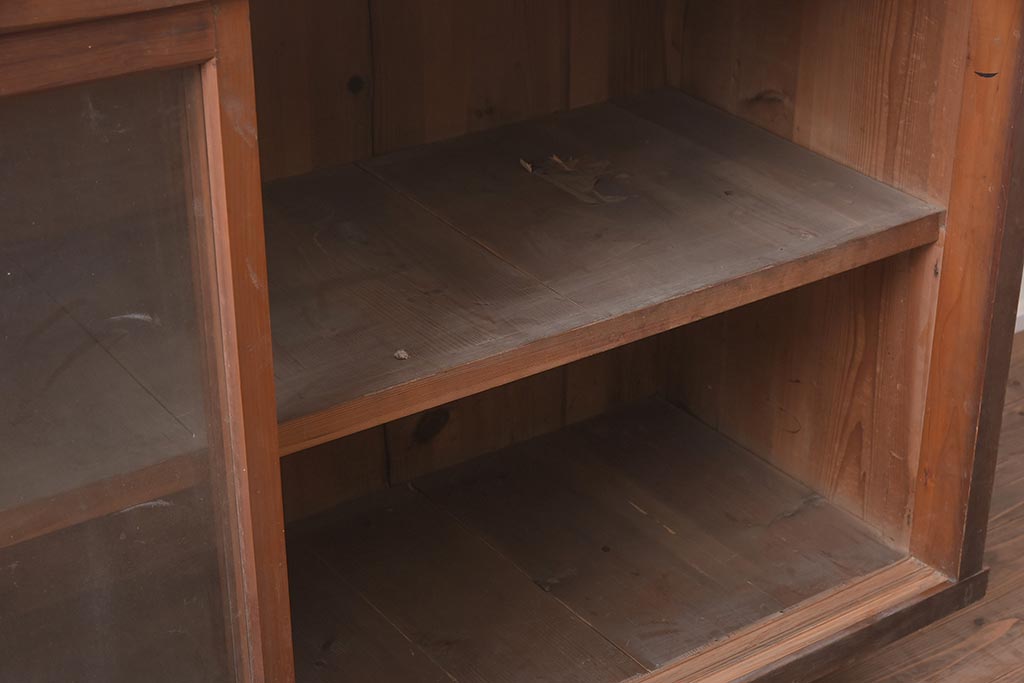 アンティーク家具　ヒノキ材　レトロモダンな重ね戸棚(キャビネット、食器棚、収納棚)(R-042954)