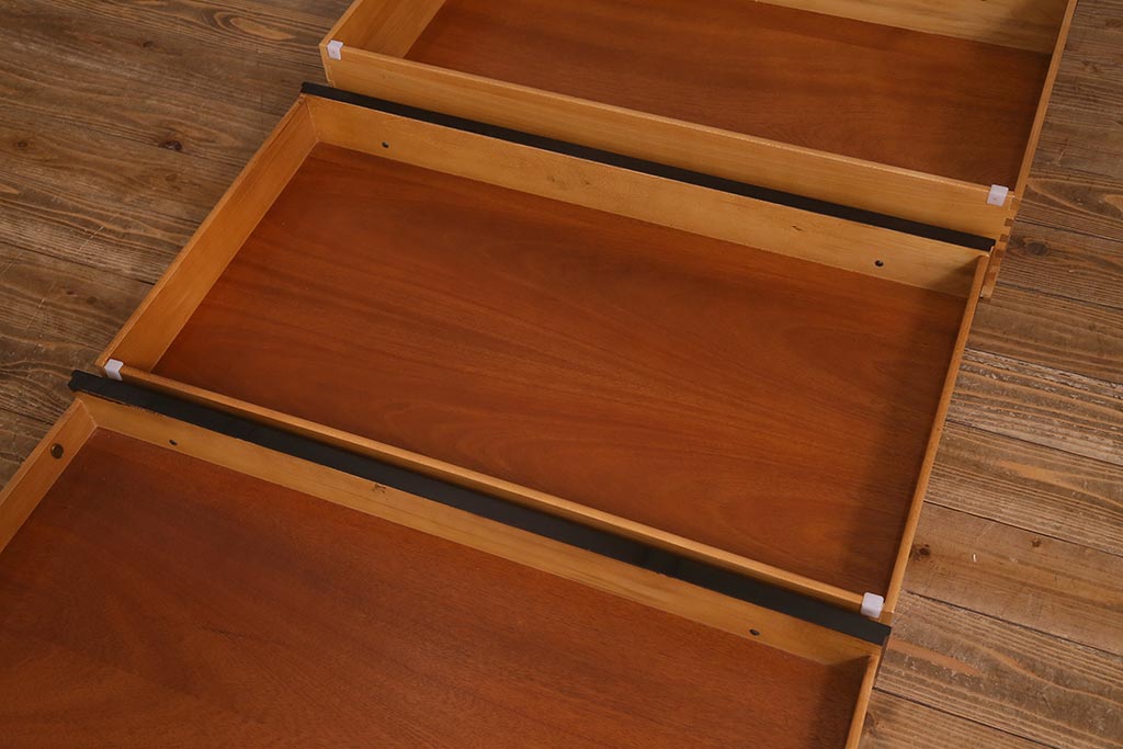 在庫未使用品　IDC大塚家具　ヘンレドン(HENREDON)　Barbara Barry　B8003-06　WN　ナイトテーブル(チェスト)(定価約75万円)(R-042975)