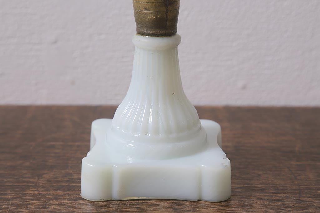 アンティーク雑貨　大正期　外箱(台)付き　ミルクガラスのオイルランプ(灯油ランプ)(R-042978)