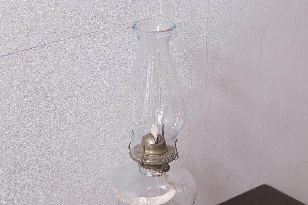 ヴィンテージ雑貨　アメリカビンテージ　赤いガラスがアクセントのオイルランプ(灯油ランプ)(R-042982)