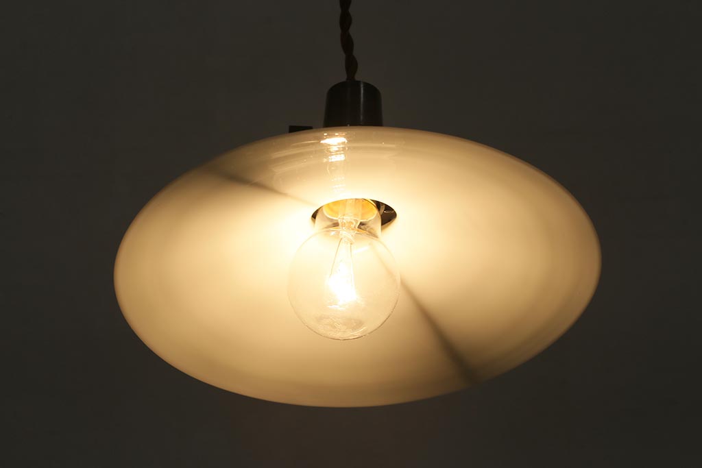 アンティーク照明　戦前　昭和レトロ　昔なつかしい平笠シェードのペンダントライト(天井照明、吊り下げ照明)(R-042998)