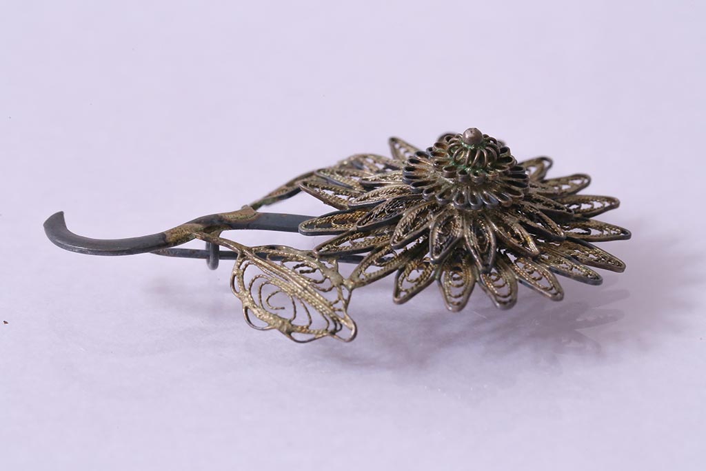 ヴィンテージアクセサリー　レトロモダンな花のビンテージブローチ(R-043008)