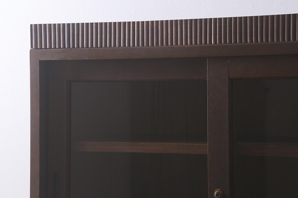 アンティーク家具　上手物!　ナラ材　大正ロマン　四枚引き戸　おしゃれな意匠が目を引く重ねガラス戸棚(収納棚、飾り棚、キャビネット)(R-043056)