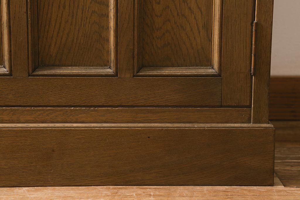 ヴィンテージ家具　神戸洋家具　クラシカルで上品な佇まいが素敵なカップボード(定価約80万円)(食器棚、収納棚、ビンテージ)(R-043060)
