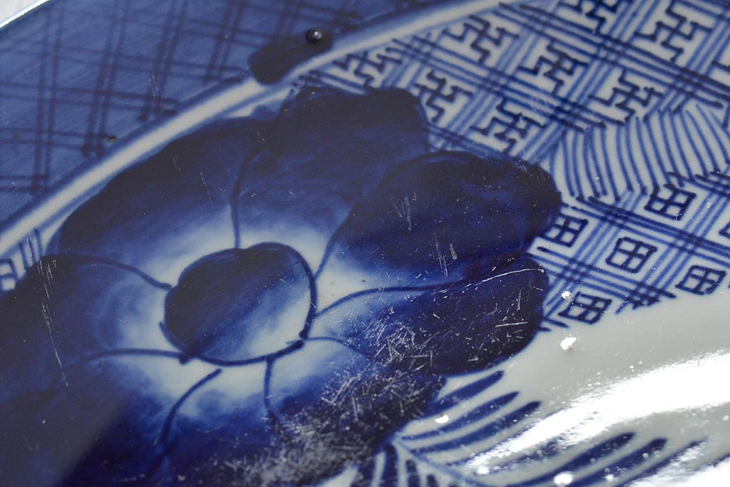 アンティーク雑貨　明治期　伊万里焼　ベロ藍　花蝶図染付　一尺一寸大皿(R-043064)