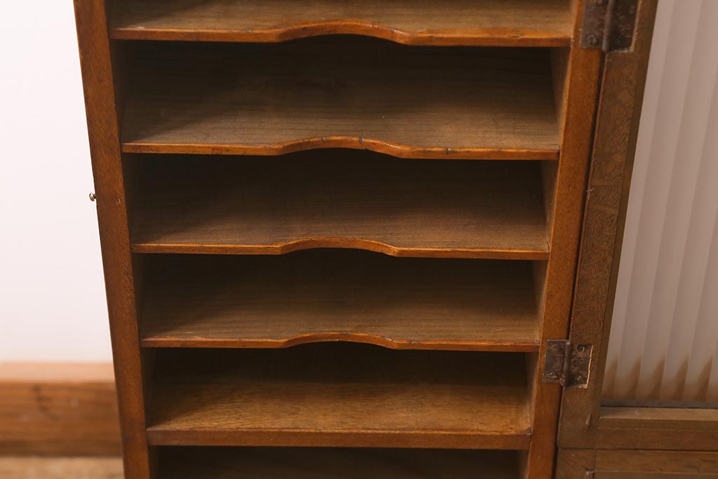 和製アンティーク　ナラ材　昭和中期　珍しいサイズのアンティーク縦型書類棚(カルテケース、整理棚、サイドキャビネット)(R-043082)