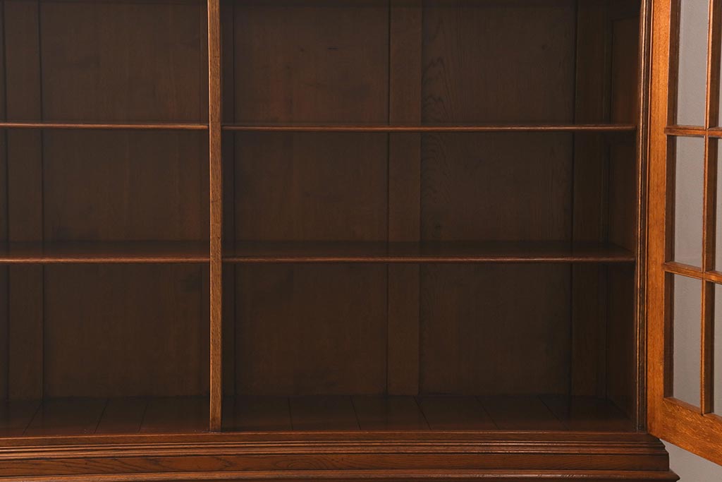 中古　オランダ　CHARM CLASSIC(チャームクラシック)　ナラ材　アンティークテイストなキャビネット(食器棚、飾り棚、収納棚)(定価約120万円)(R-043125)