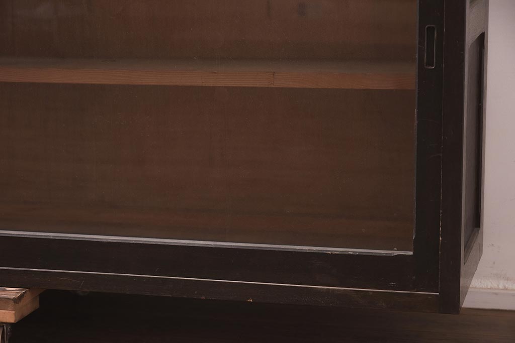 アンティーク家具　和製　昭和中期　レトロな雰囲気漂う戸棚(収納棚、キャビネット)(R-043128)
