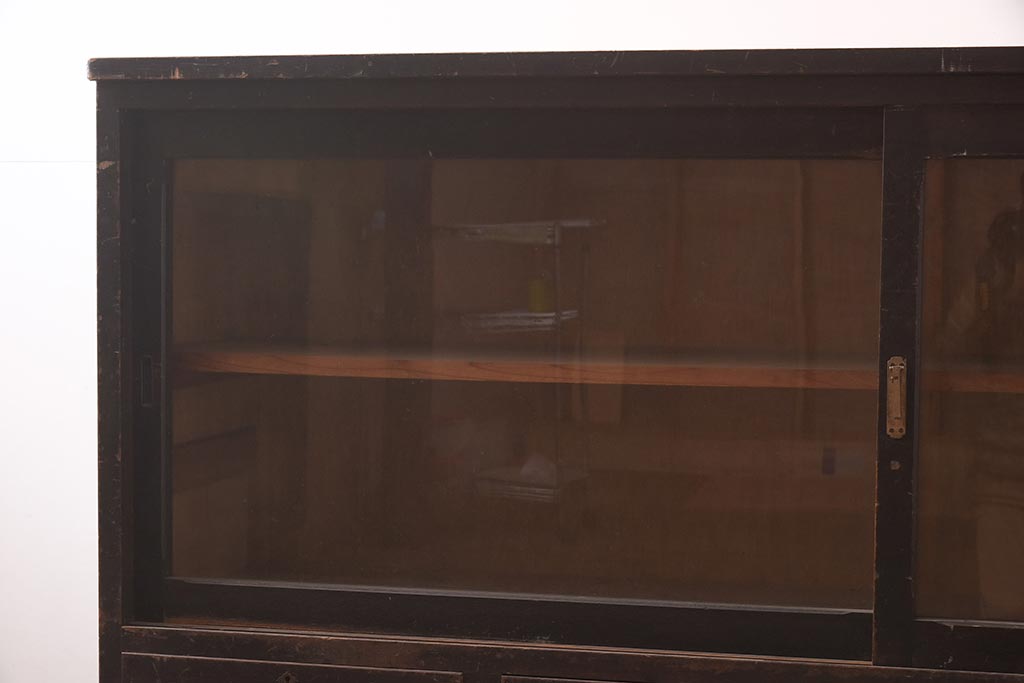 アンティーク家具　和製　昭和中期　レトロな雰囲気漂う戸棚(収納棚、キャビネット)(R-043129)