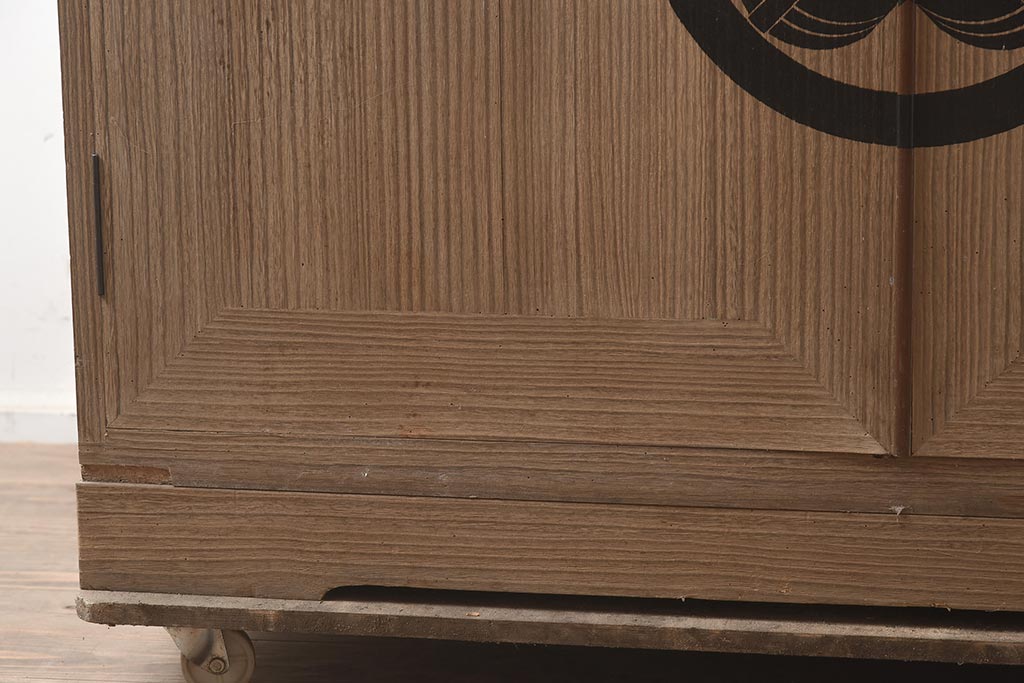 和製アンティーク　昭和中期　総桐材　和モダンな佇まいが魅力の布団箪笥(収納箪笥、和箪笥、ワードローブ、桐箪笥、桐たんす)(R-043132)
