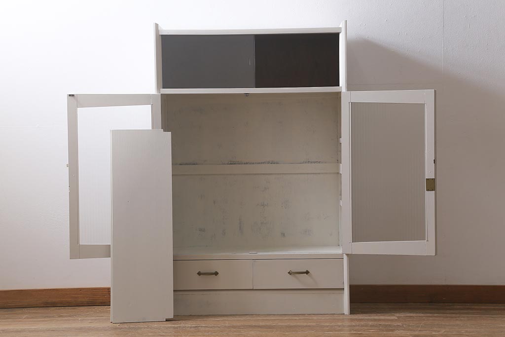 ペイント家具　モールガラス　レトロな佇まいのキャビネット(収納棚、戸棚、本箱)(R-043136)