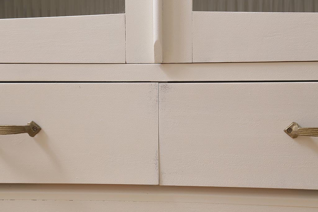 ペイント家具　モールガラス　レトロな佇まいのキャビネット(収納棚、戸棚、本箱)(R-043136)