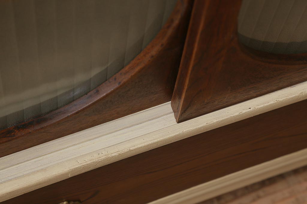ペイント家具　銀モールガラス　丸窓がかわいいリメイク脚付ローボード(戸棚、箪笥)(R-043137)