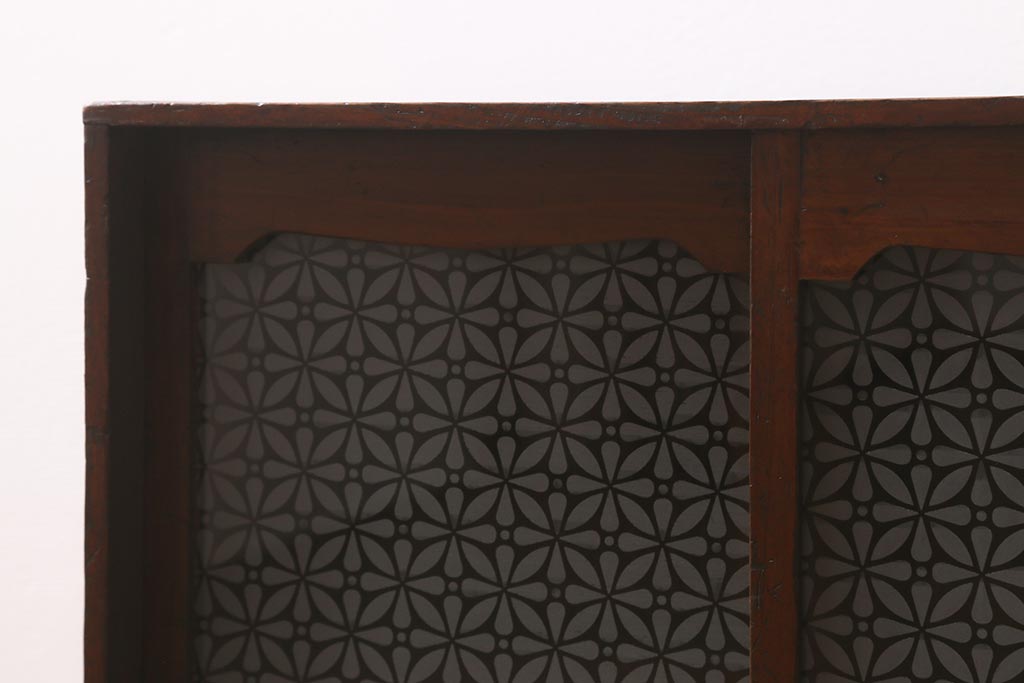 アンティーク家具　当店オリジナルガラス　和の雰囲気漂う小振りな戸棚(本箱、ブックケース、キャビネット、収納棚)(R-043138)